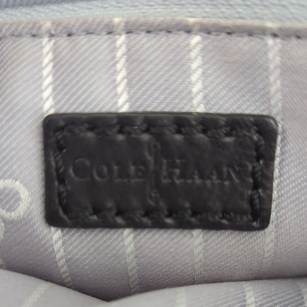 Quilted Black and Gold Crossbody Bag - Picture 10 of 11